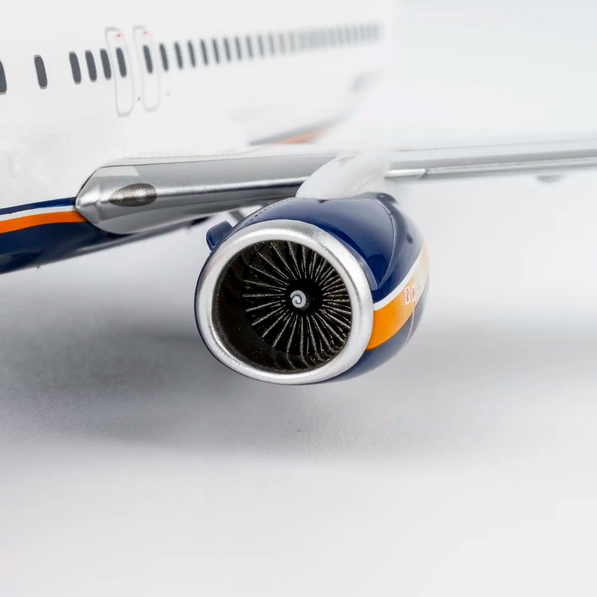 NG Models 1:200 ATA Airlines Boeing 737-800 N333TZ 08069