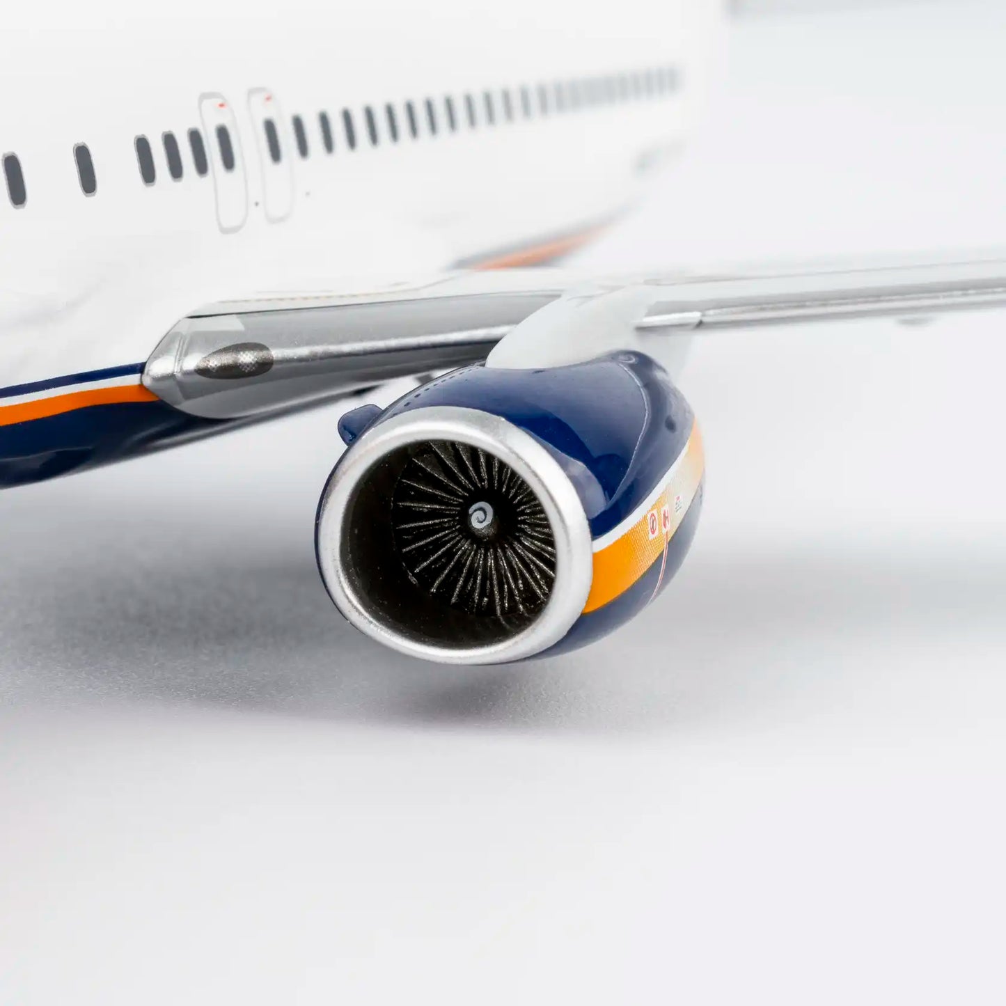 NG Models 1:200 ATA Airlines Boeing 737-800 N331TZ 08070