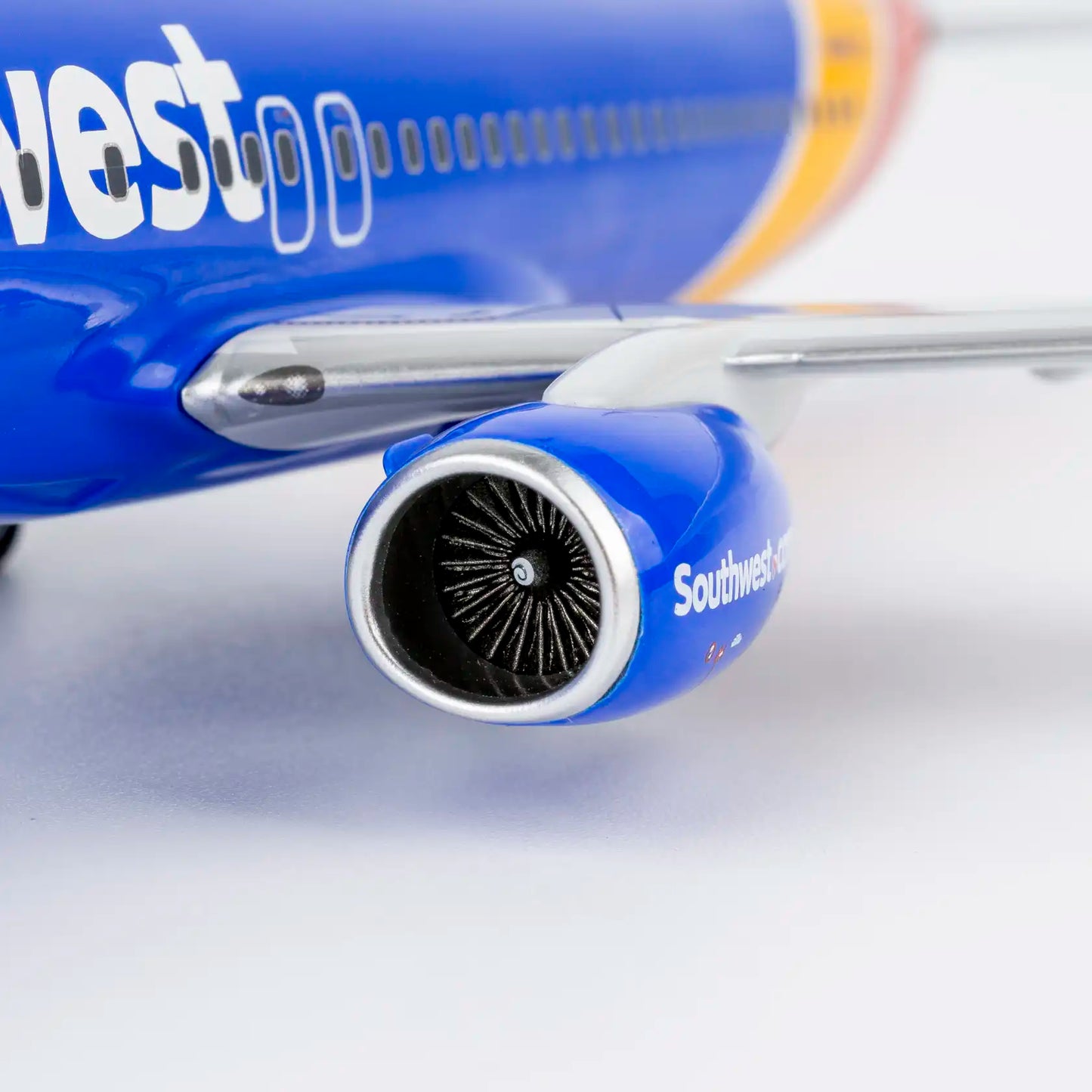 NG Models 1:200 Southwest Airlines Boeing 737-800 N8657B "Heart Livery" 08073