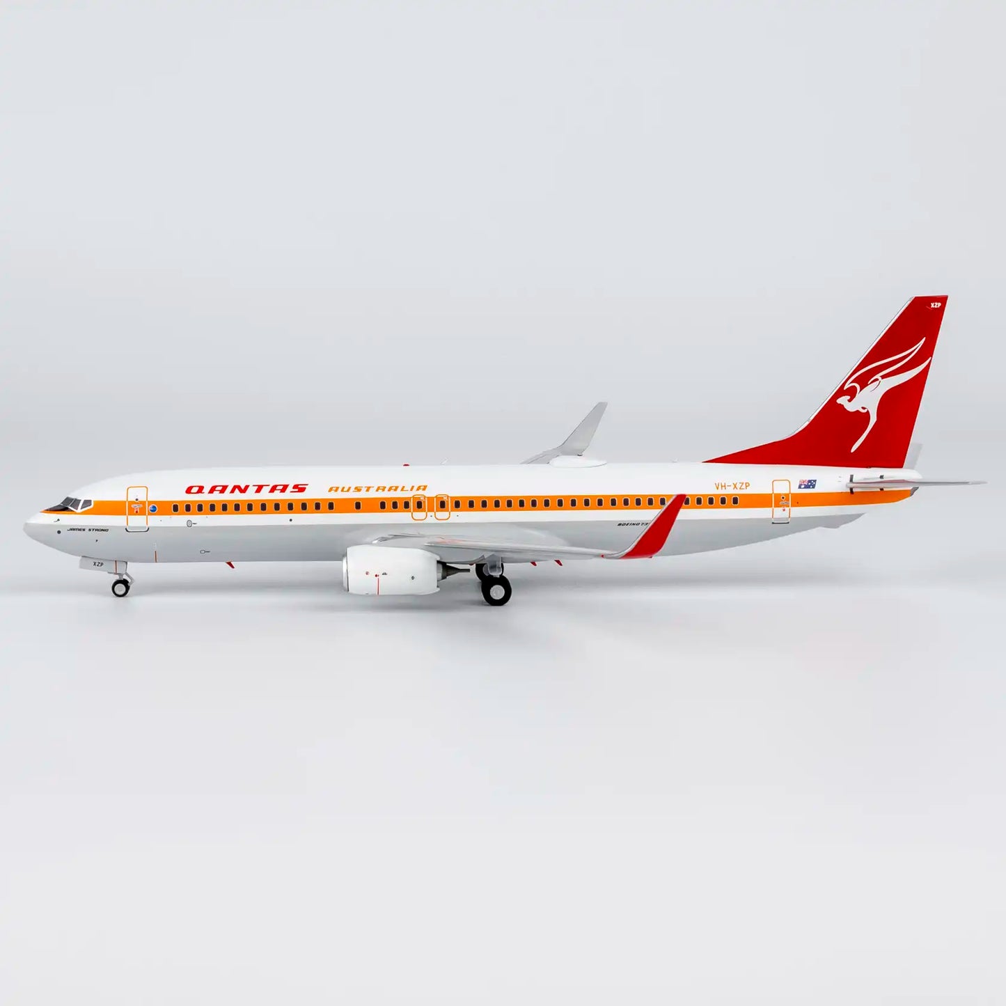 NG Models 1:200 Qantas Airways Boeing 737-800 VH-XZP "Ochre Retro" 08075