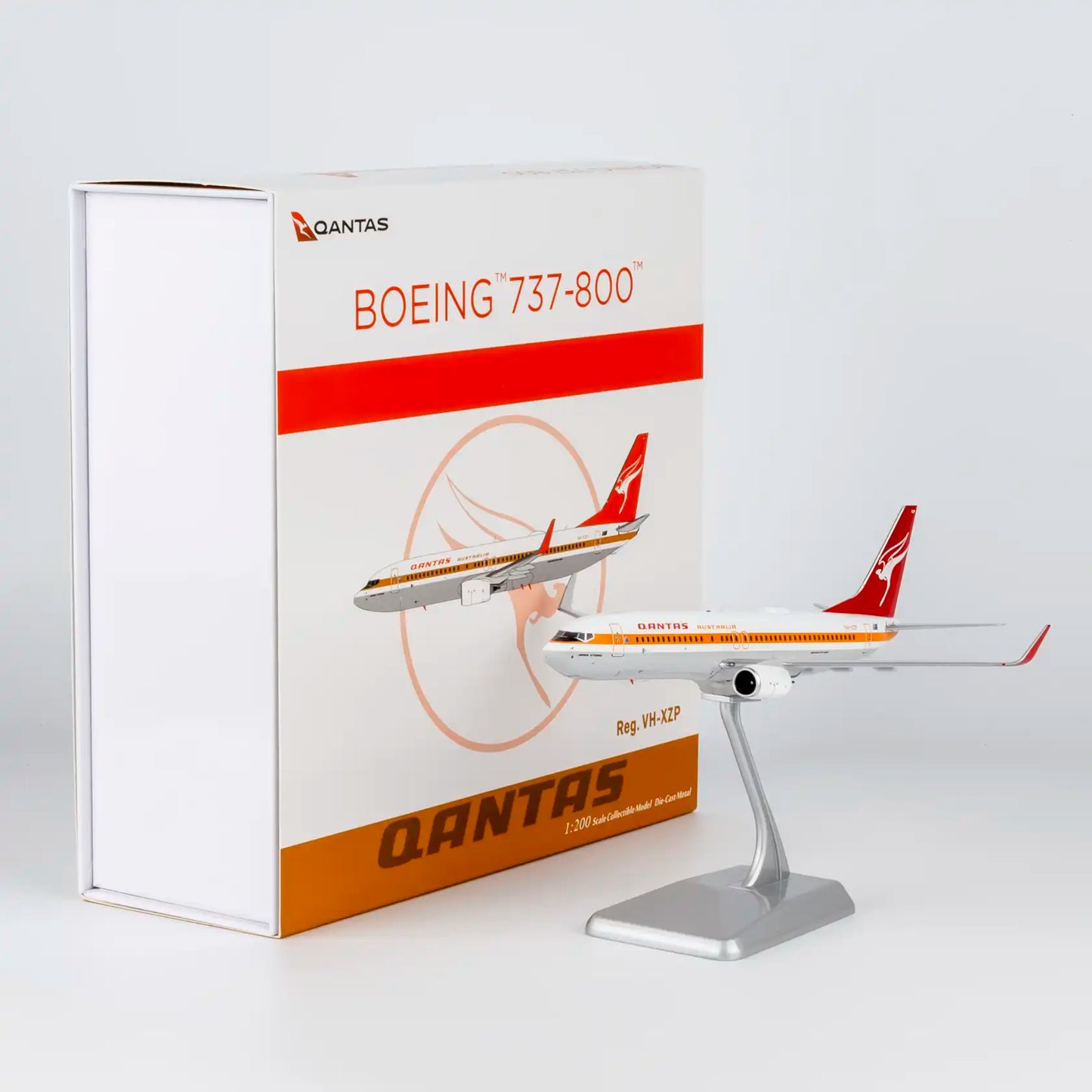 NG Models 1:200 Qantas Airways Boeing 737-800 VH-XZP "Ochre Retro" 08075