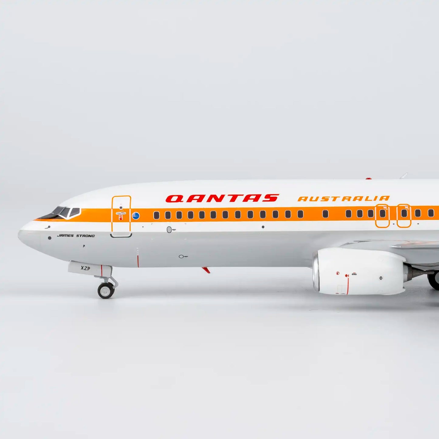NG Models 1:200 Qantas Airways Boeing 737-800 VH-XZP "Ochre Retro" 08075
