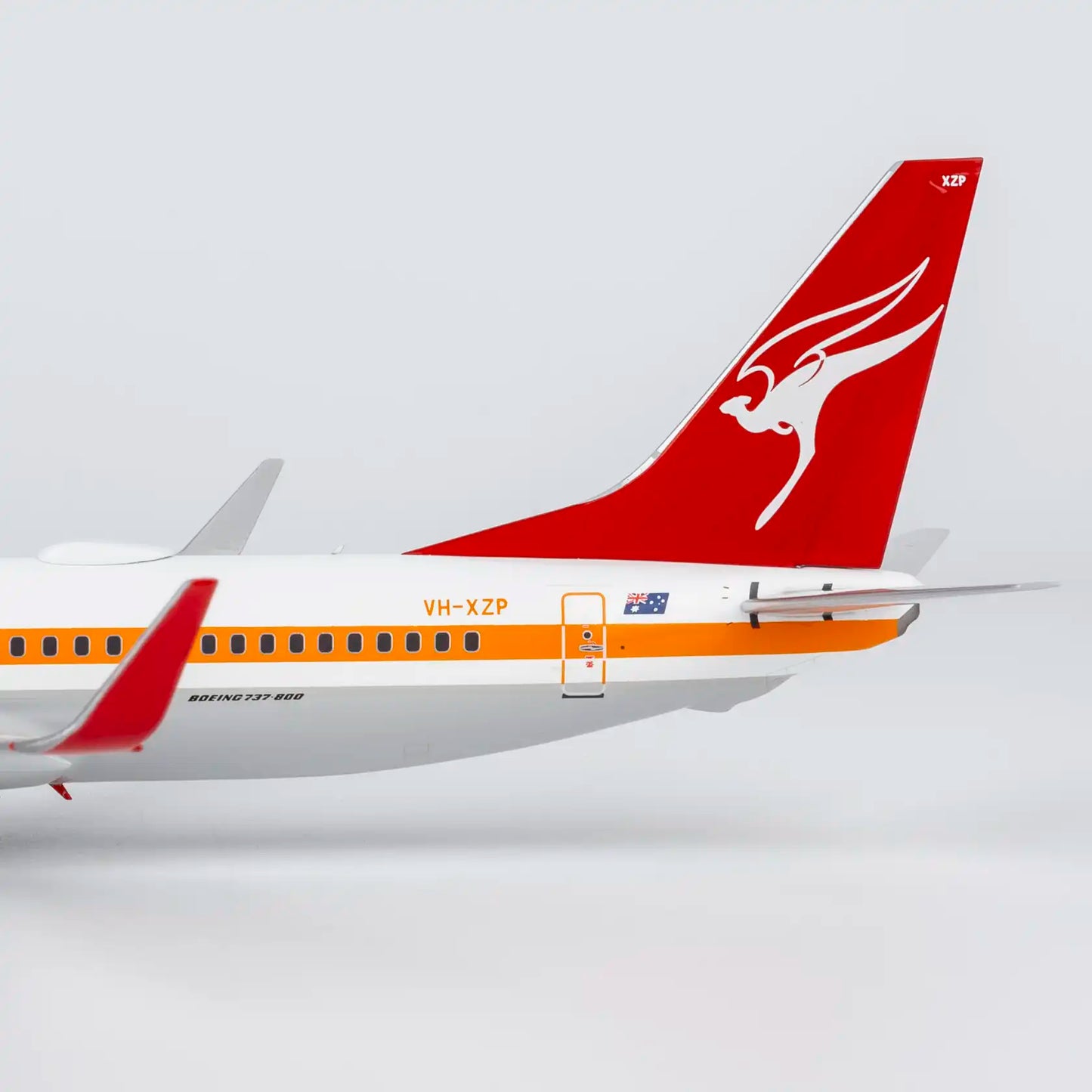 NG Models 1:200 Qantas Airways Boeing 737-800 VH-XZP "Ochre Retro" 08075