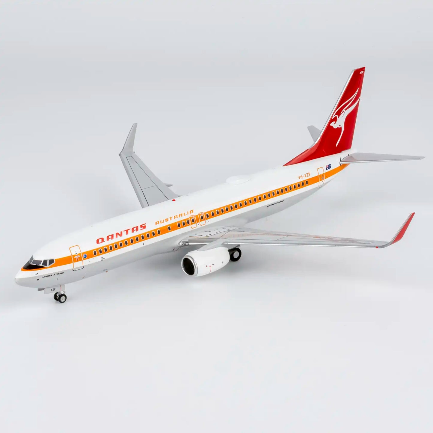 NG Models 1:200 Qantas Airways Boeing 737-800 VH-XZP "Ochre Retro" 08075