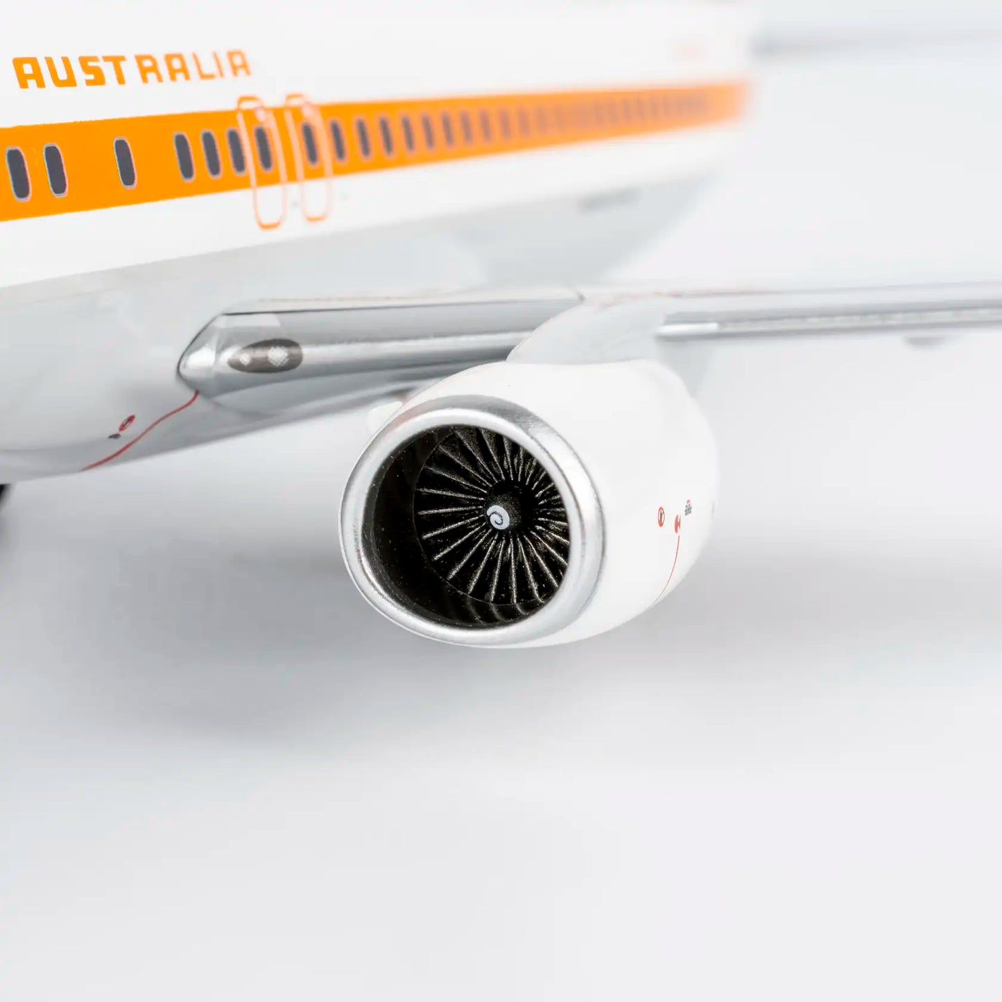 NG Models 1:200 Qantas Airways Boeing 737-800 VH-XZP "Ochre Retro" 08075