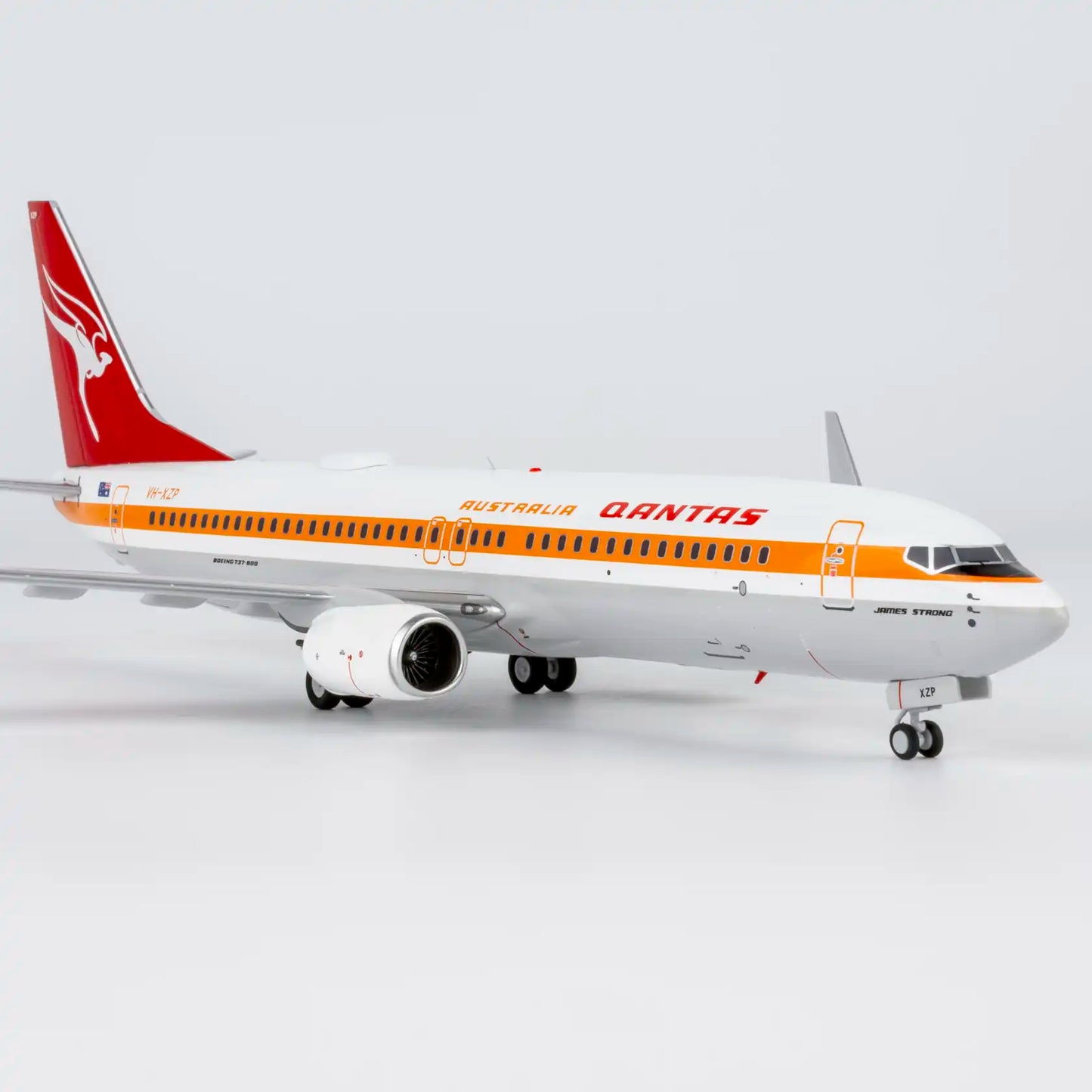 NG Models 1:200 Qantas Airways Boeing 737-800 VH-XZP "Ochre Retro" 08075