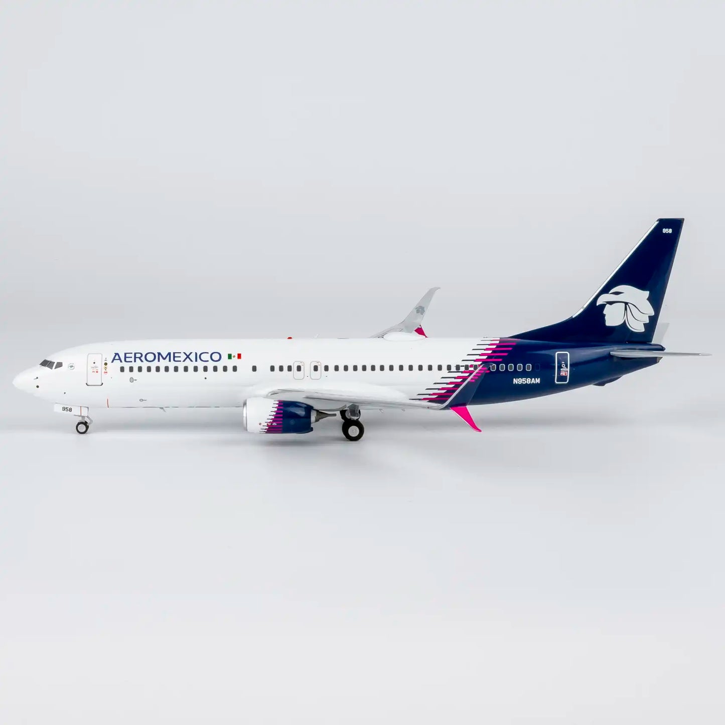 NG Models 1:200 Aeromexico Boeing 737-800 N958AM 08077