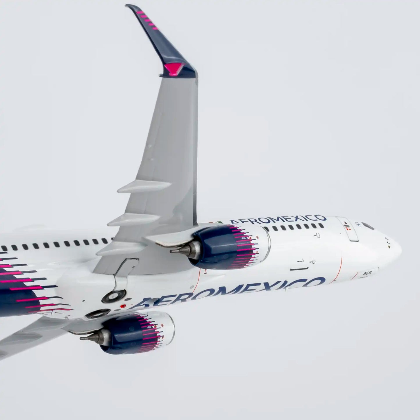 NG Models 1:200 Aeromexico Boeing 737-800 N958AM 08077