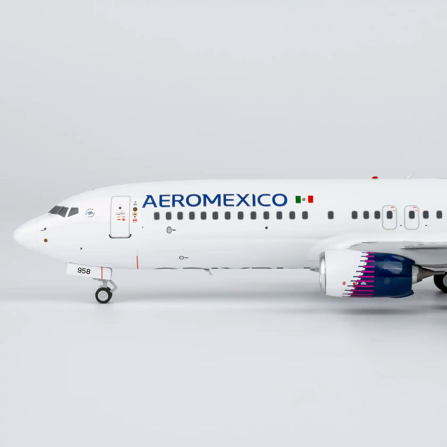 NG Models 1:200 Aeromexico Boeing 737-800 N958AM 08077