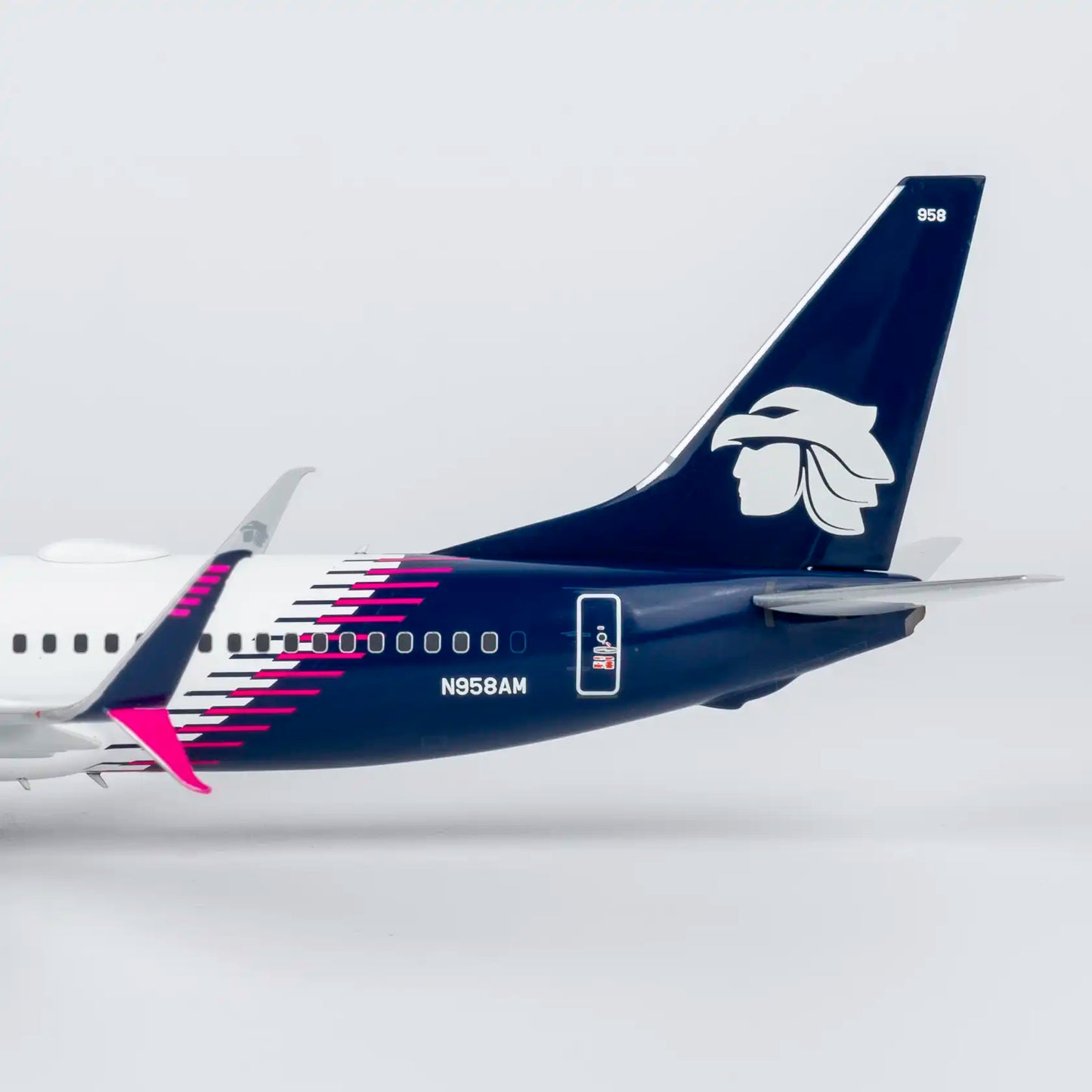 NG Models 1:200 Aeromexico Boeing 737-800 N958AM 08077