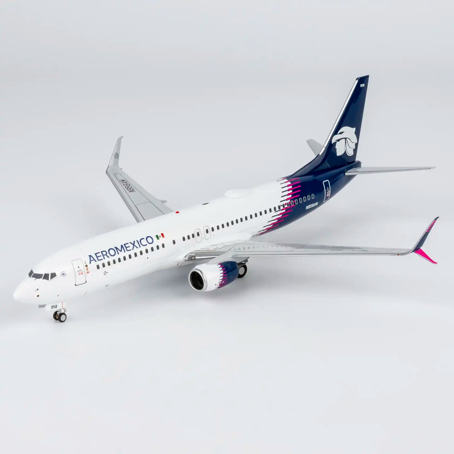 NG Models 1:200 Aeromexico Boeing 737-800 N958AM 08077