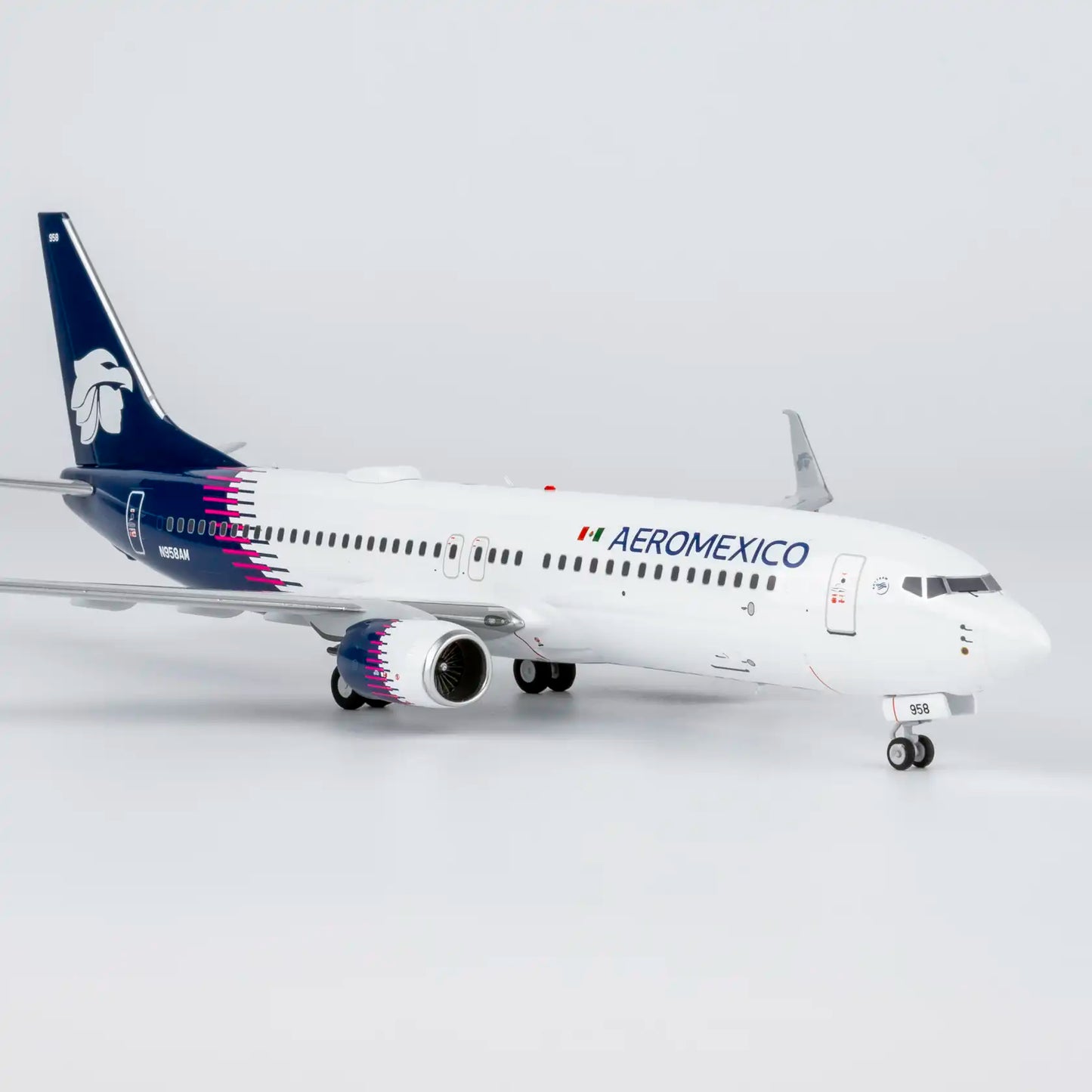 NG Models 1:200 Aeromexico Boeing 737-800 N958AM 08077