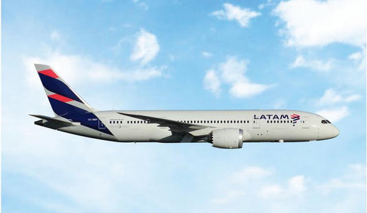 Pre-Order Phoenix Models 1:400 LATAM Chile Boeing 787-8 CC-BBF 12120
