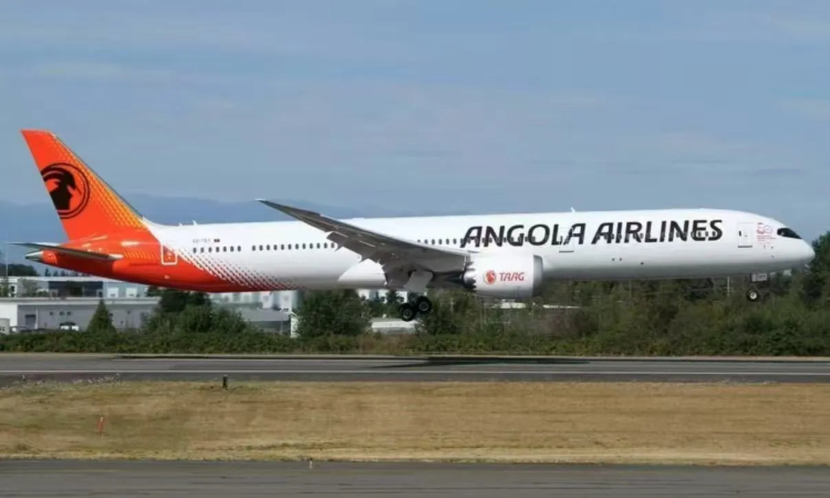 Pre-Order Phoenix Models 1:400 TAAG Angola Airlines Boeing 787-10 D2-TET 12040