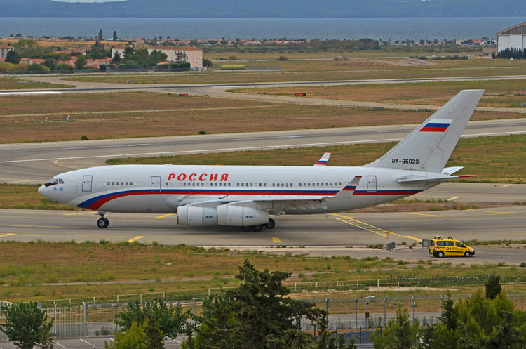 Phoenix Models 1:400 Rossiya Ilyushin IL-96-300 RA-96023 12054