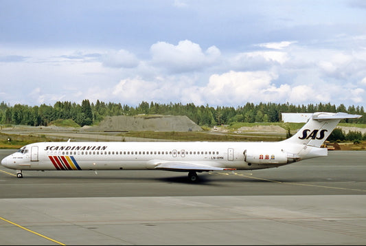 Phoenix Models 1:400 SAS McDonnell Douglas MD-82 LN-RMN 12056
