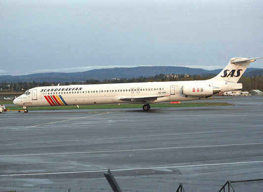 Phoenix Models 1:400 SAS McDonnell Douglas MD-81 SE-DPI 12057