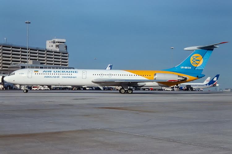 Phoenix Models 1:400 Air Ukraine Ilyushin IL-62M UR-86134 12069