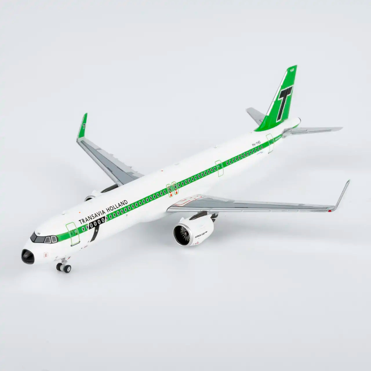 NG Models 1:400 Transavia Airbus A321neo PH-YHD "1960s Retro" 13139