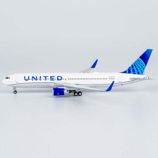 NG Models 1:400 United Airlines Boeing 767-300ER N674UA 17006