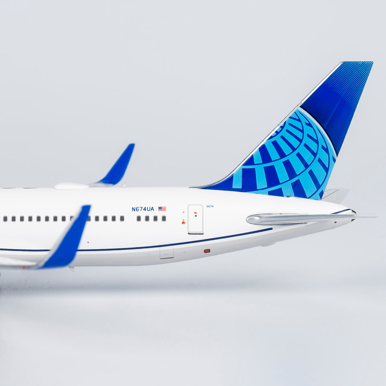 NG Models 1:400 United Airlines Boeing 767-300ER N674UA 17006