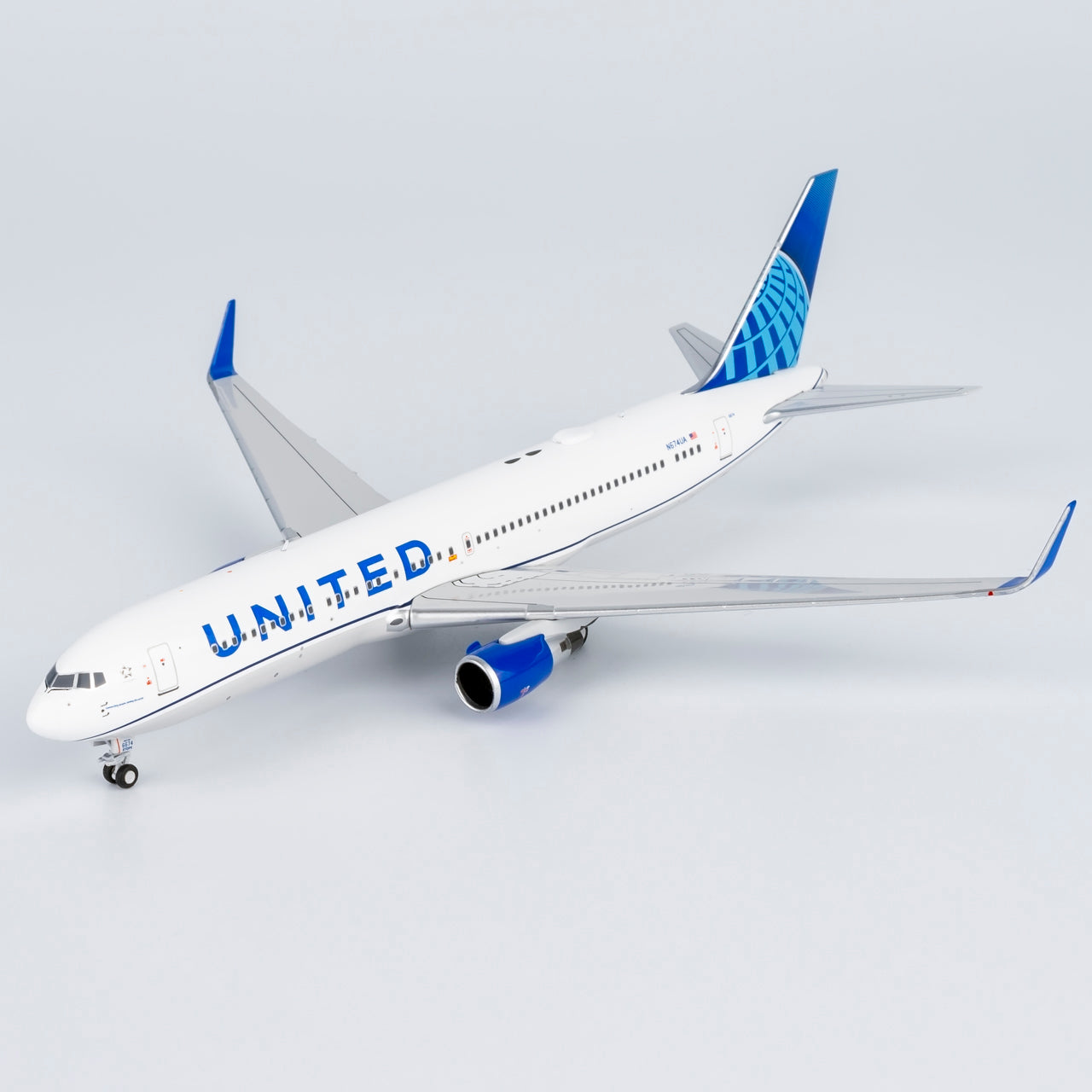 NG Models 1:400 United Airlines Boeing 767-300ER N674UA 17006