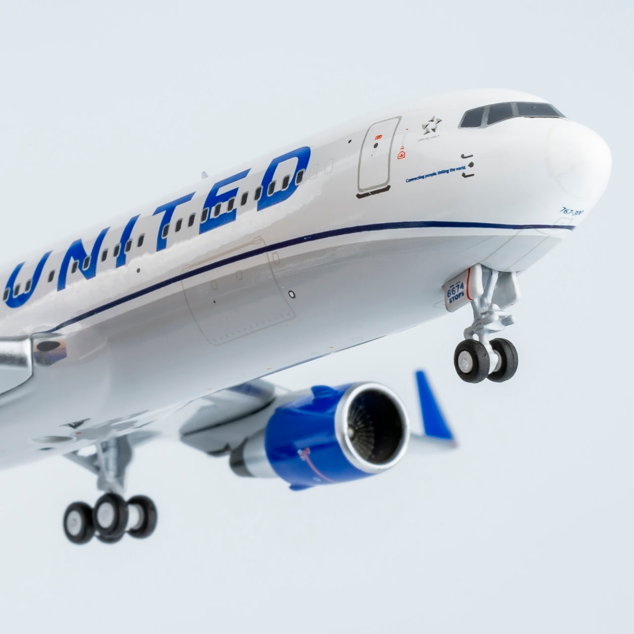 NG Models 1:400 United Airlines Boeing 767-300ER N674UA 17006