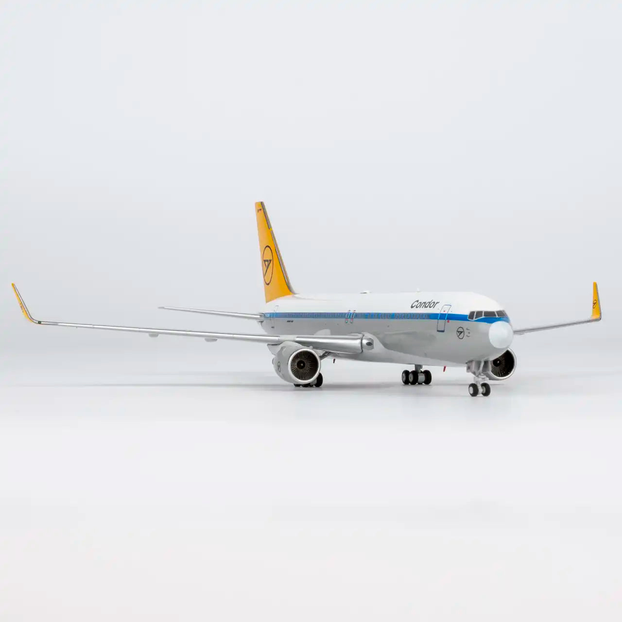 NG Models 1:400 Condor Boeing 767-300ER D-ABUM "retro colors with white nose" 17009