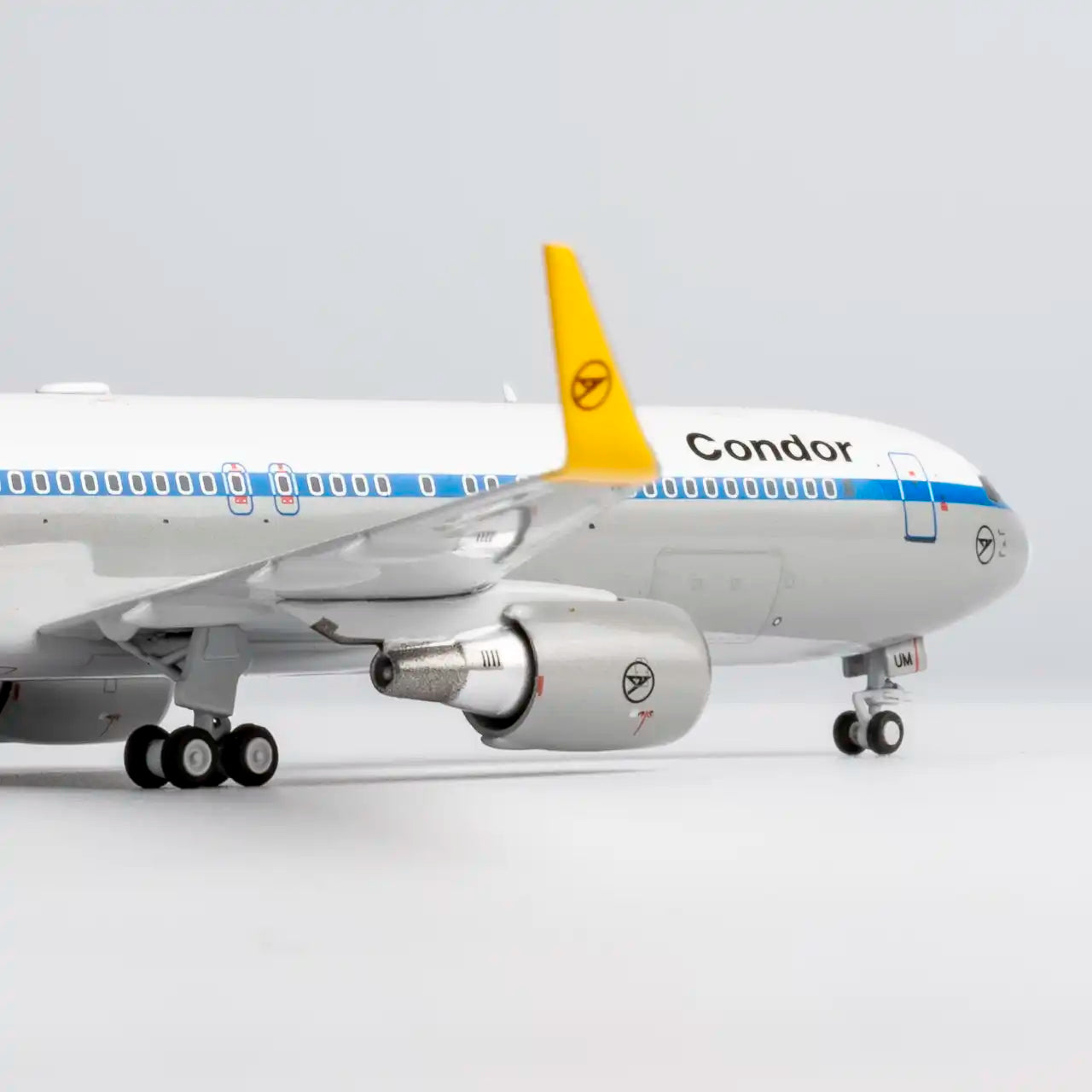 NG Models 1:400 Condor Boeing 767-300ER D-ABUM "retro colors with white nose" 17009