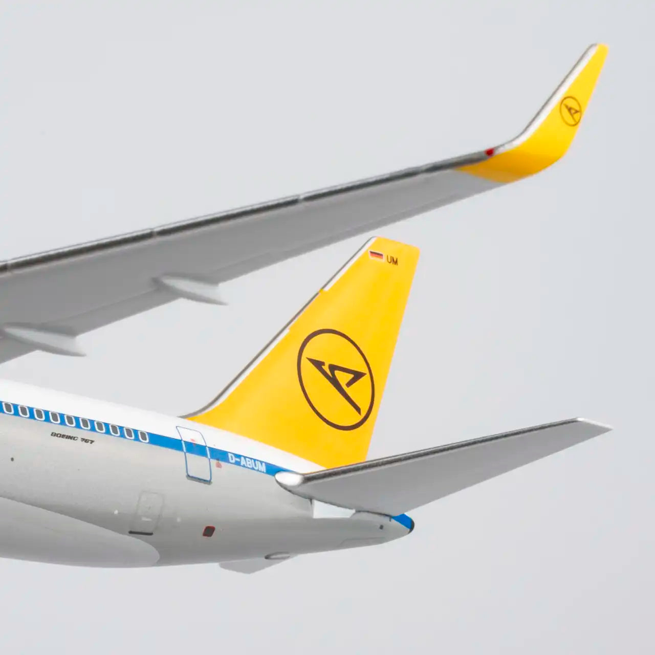 NG Models 1:400 Condor Boeing 767-300ER D-ABUM "retro colors with white nose" 17009