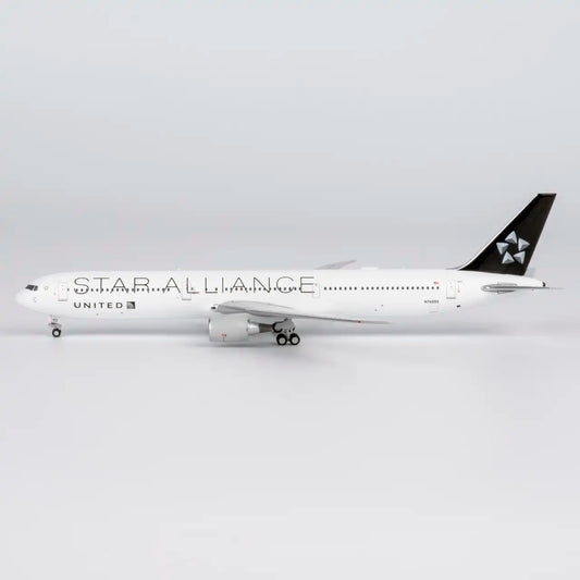 NG Models 1:400 United Airlines Boeing 767-400ER N76055 "Star Alliance" 18002