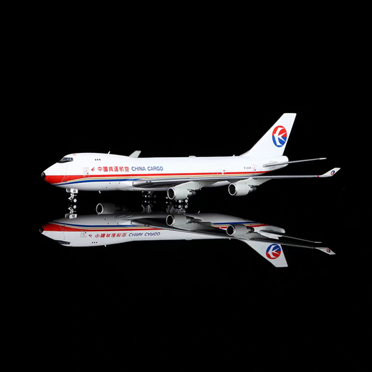 YY Wings 1:400 Cathay Pacific Cargo Boeing 747-8F B-LJN – Wildcat