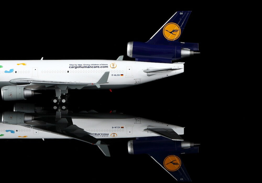 YY Wings 1:400 Lufthansa Cargo McDonnell Douglas MD-11F D-ALCH "Cargo Human Care" Interactive YY1102D