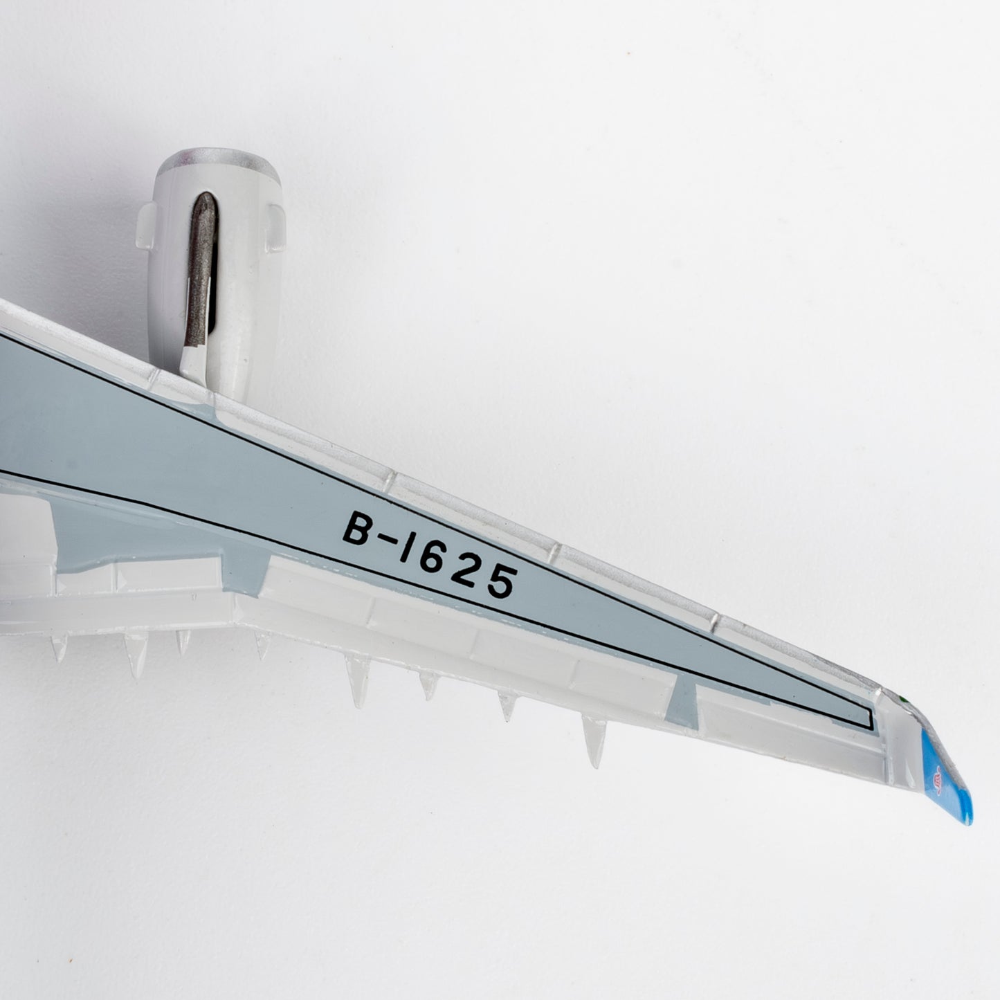 NG Models 1:400 China Southern Airlines Airbus A321 B-1625 "CICP Expo" 24058