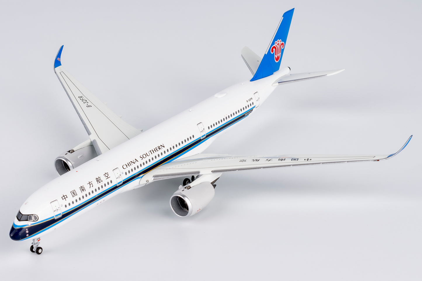 NG Models 1:400 China Southern Airbus A350-900 B-32FR 24060