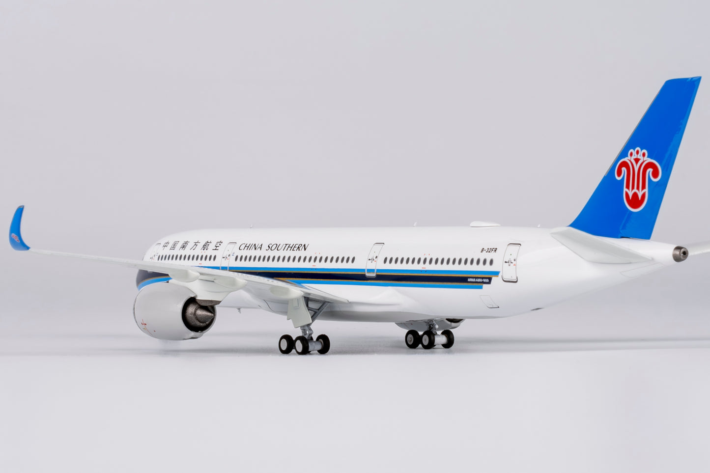 NG Models 1:400 China Southern Airbus A350-900 B-32FR 24060