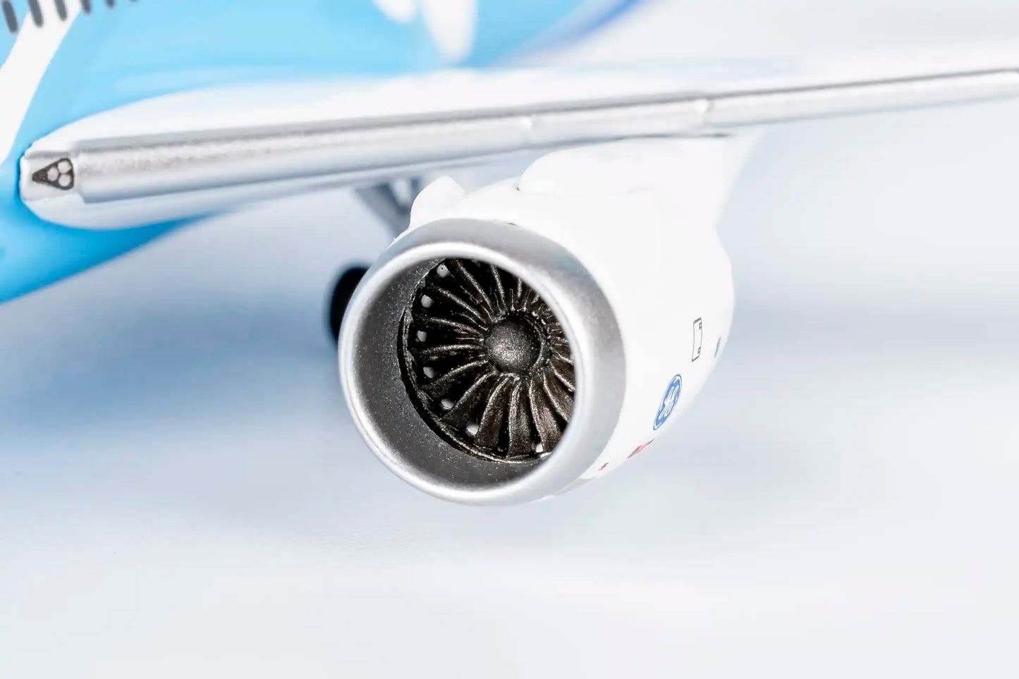 NG Models 1:400 China Southern Airlines Boeing 787-9 B-1242 "1sth 787-9" 24177
