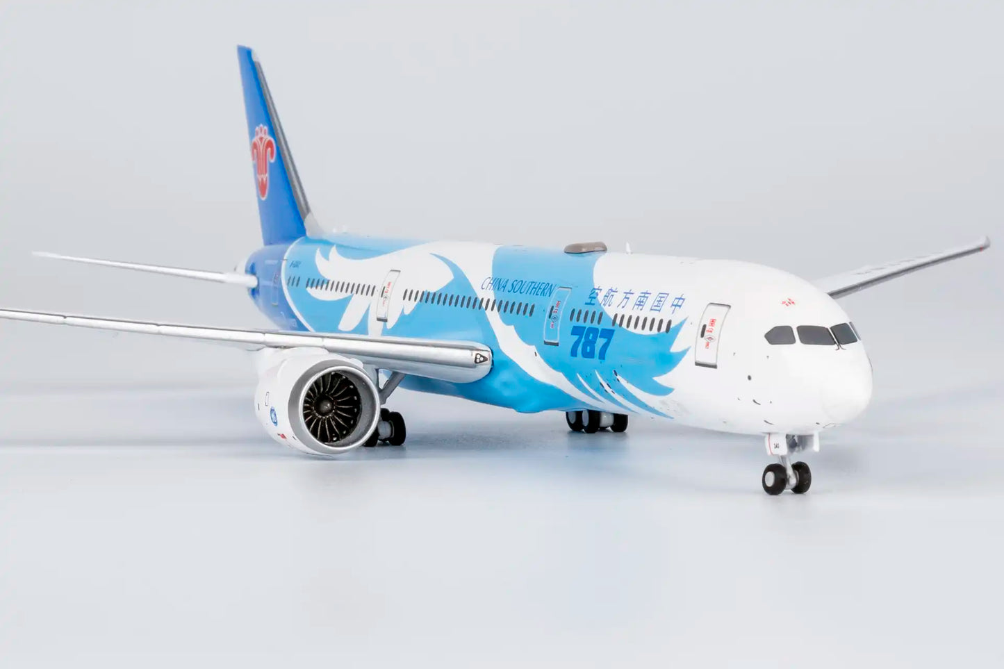 NG Models 1:400 China Southern Airlines Boeing 787-9 B-1242 "1sth 787-9" 24177