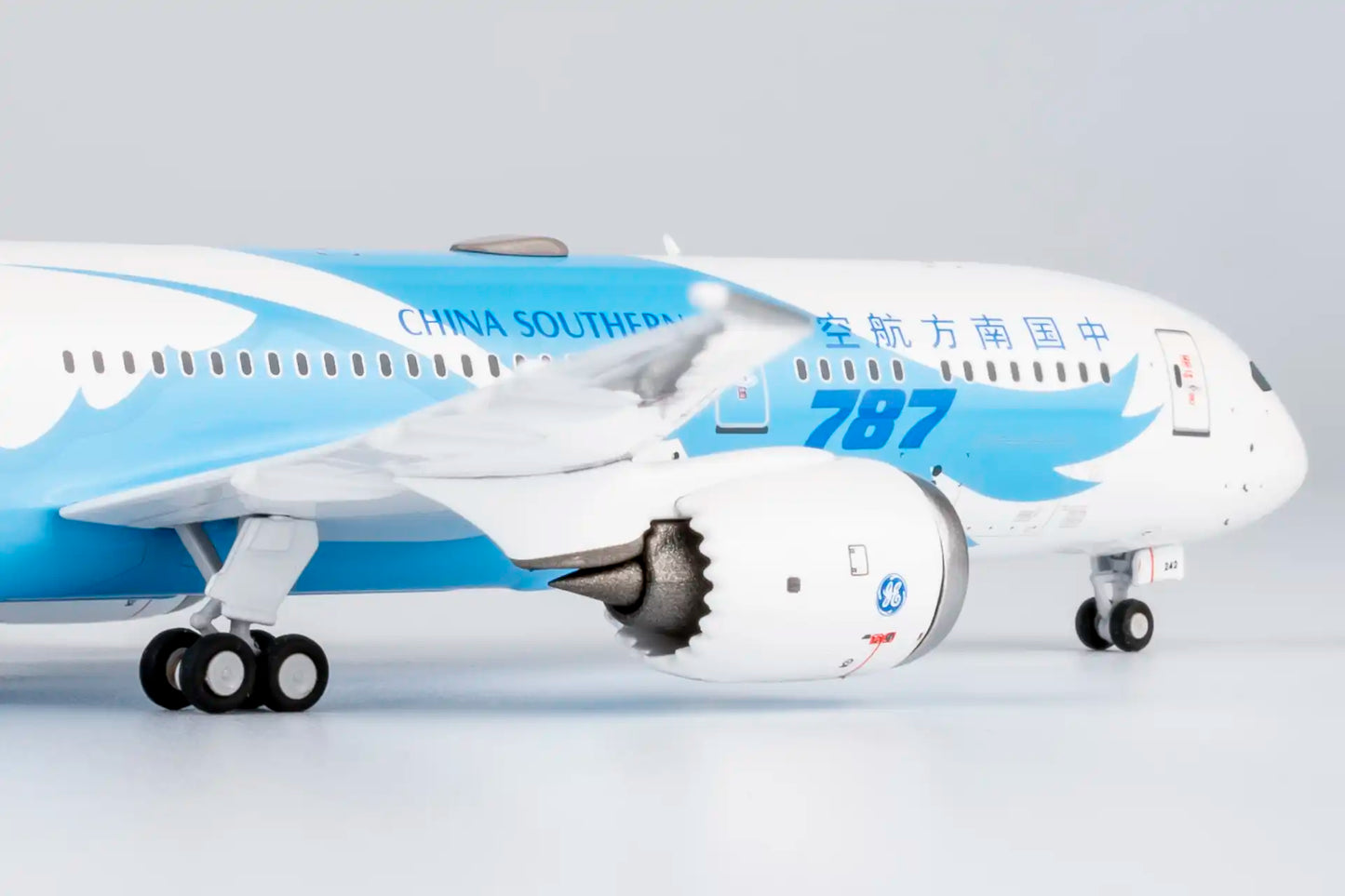 NG Models 1:400 China Southern Airlines Boeing 787-9 B-1242 "1sth 787-9" 24177