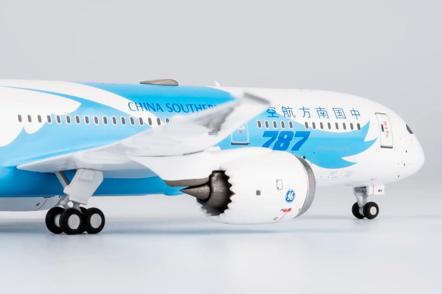 NG Models 1:400 China Southern Airlines Boeing 787-9 B-20EH "1000th 787 delivered" 24178