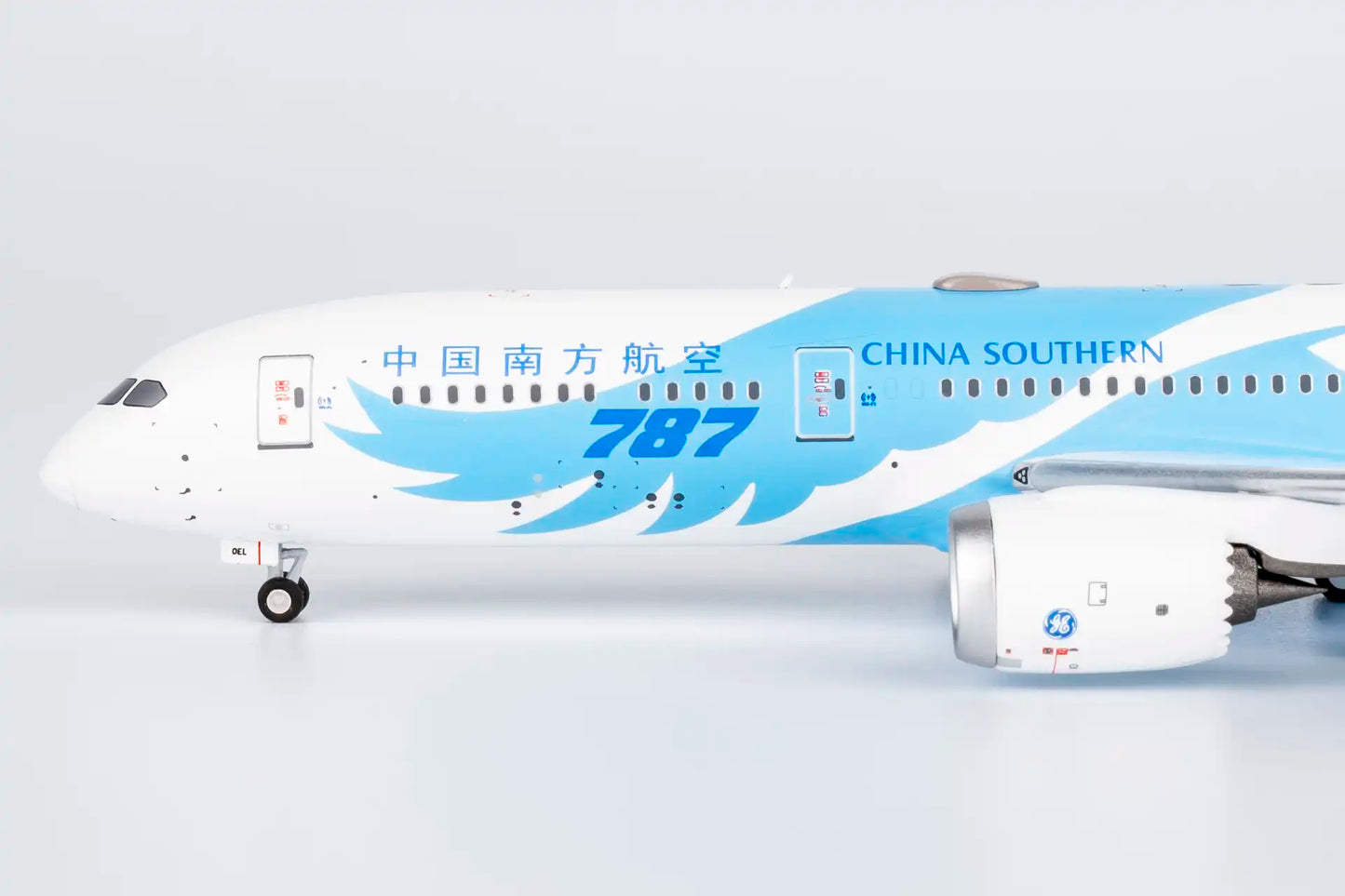 NG Models 1:400 China Southern Airlines Boeing 787-9 B-20EL 24179