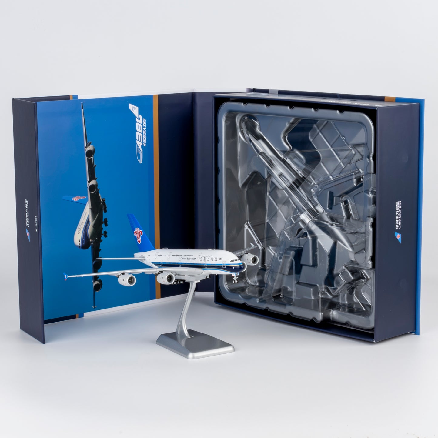 NG ULTIMATE 1:400 China Southern Airbus A380 B-6136 "First A380 for China" 24625
