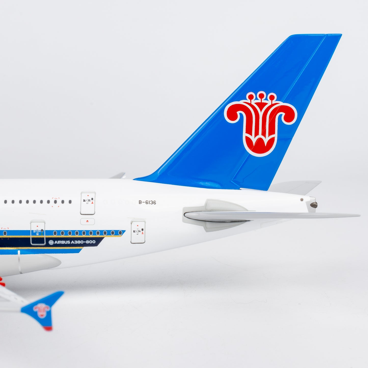 NG ULTIMATE 1:400 China Southern Airbus A380 B-6136 "First A380 for China" 24625