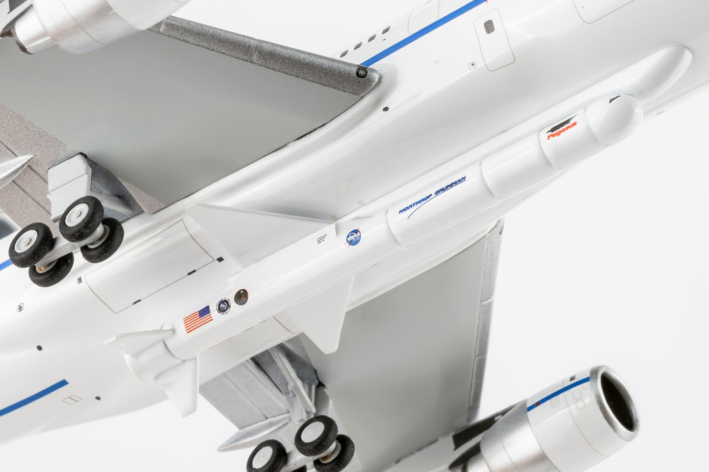 NG Models 1:400 Northrop Grumman L-1011 "with missle testbed" N140SC 31037