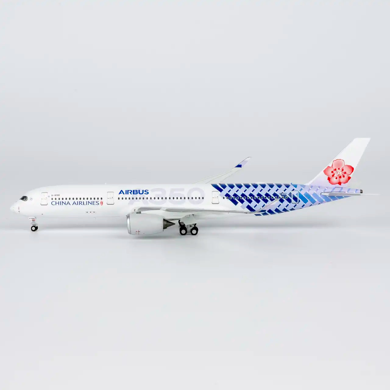 NG Models 1:400 China Airlines Airbus A350-900 B-18918 "Carbon Fiber" 39116