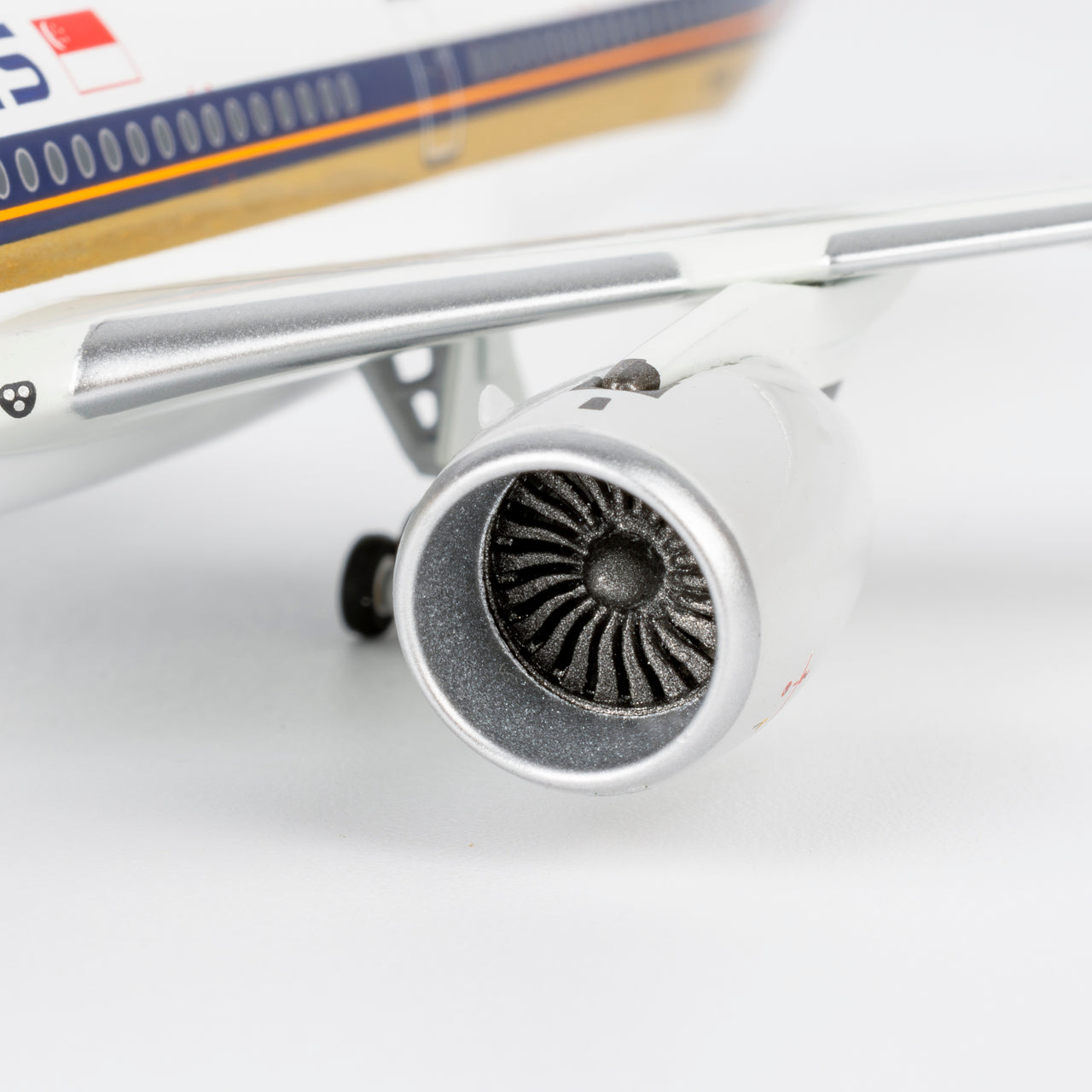 NG Models 1:400 Singapore Airlines Airbus A350-900 9V-SHE 39122