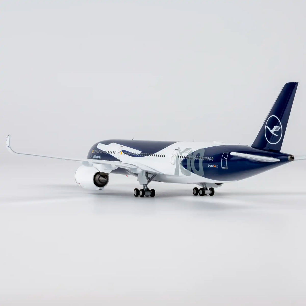 NG ULTIMATE 1:400 Lufthansa Airbus A350-900 D-AIXL "100 Years" 39130