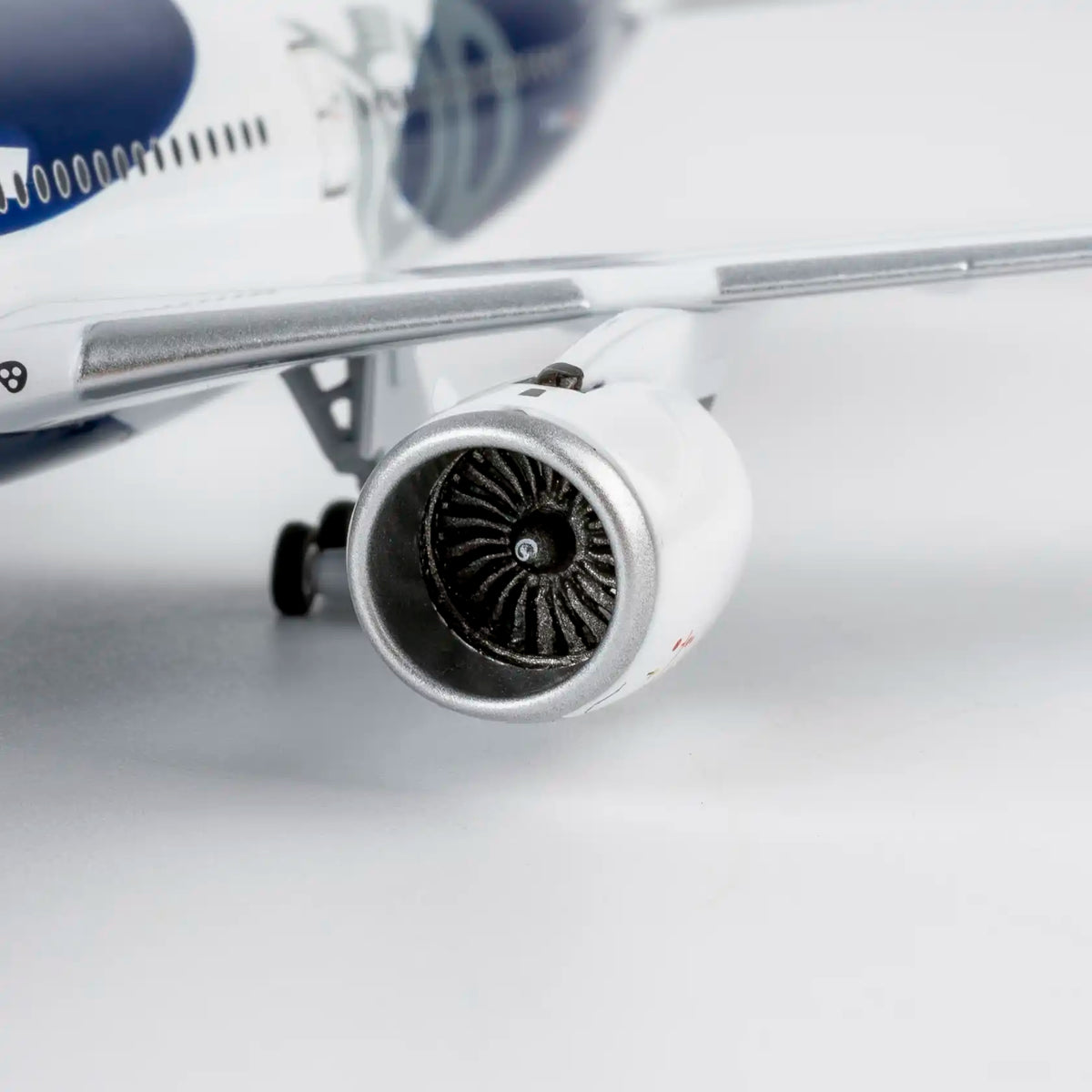 NG ULTIMATE 1:400 Lufthansa Airbus A350-900 D-AIXL "100 Years" 39130