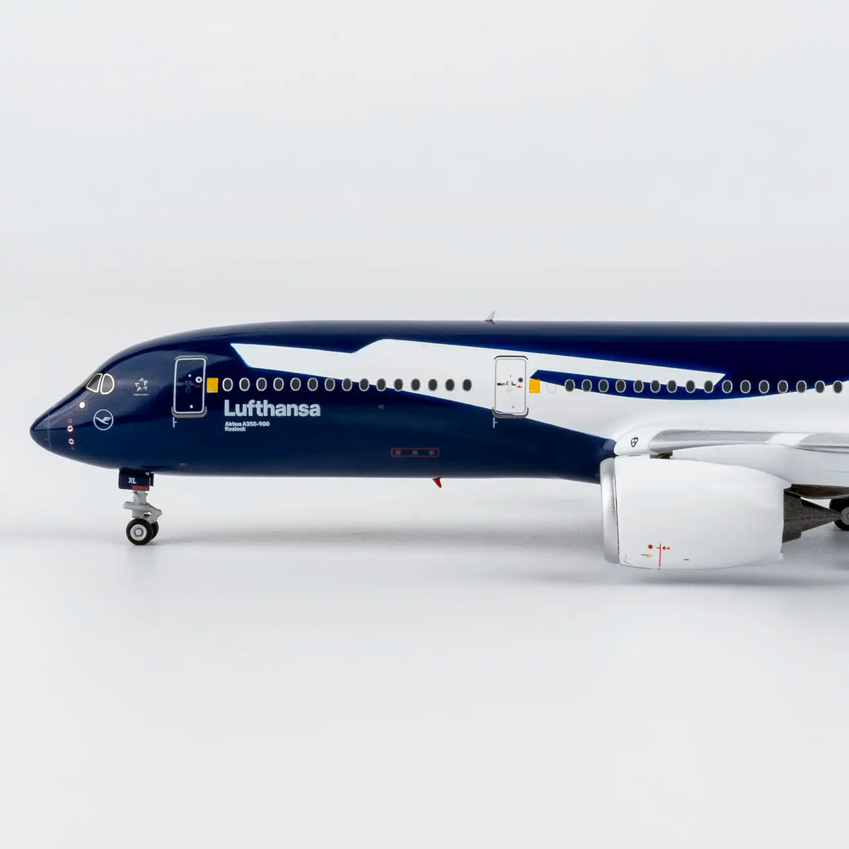NG ULTIMATE 1:400 Lufthansa Airbus A350-900 D-AIXL "100 Years" 39130
