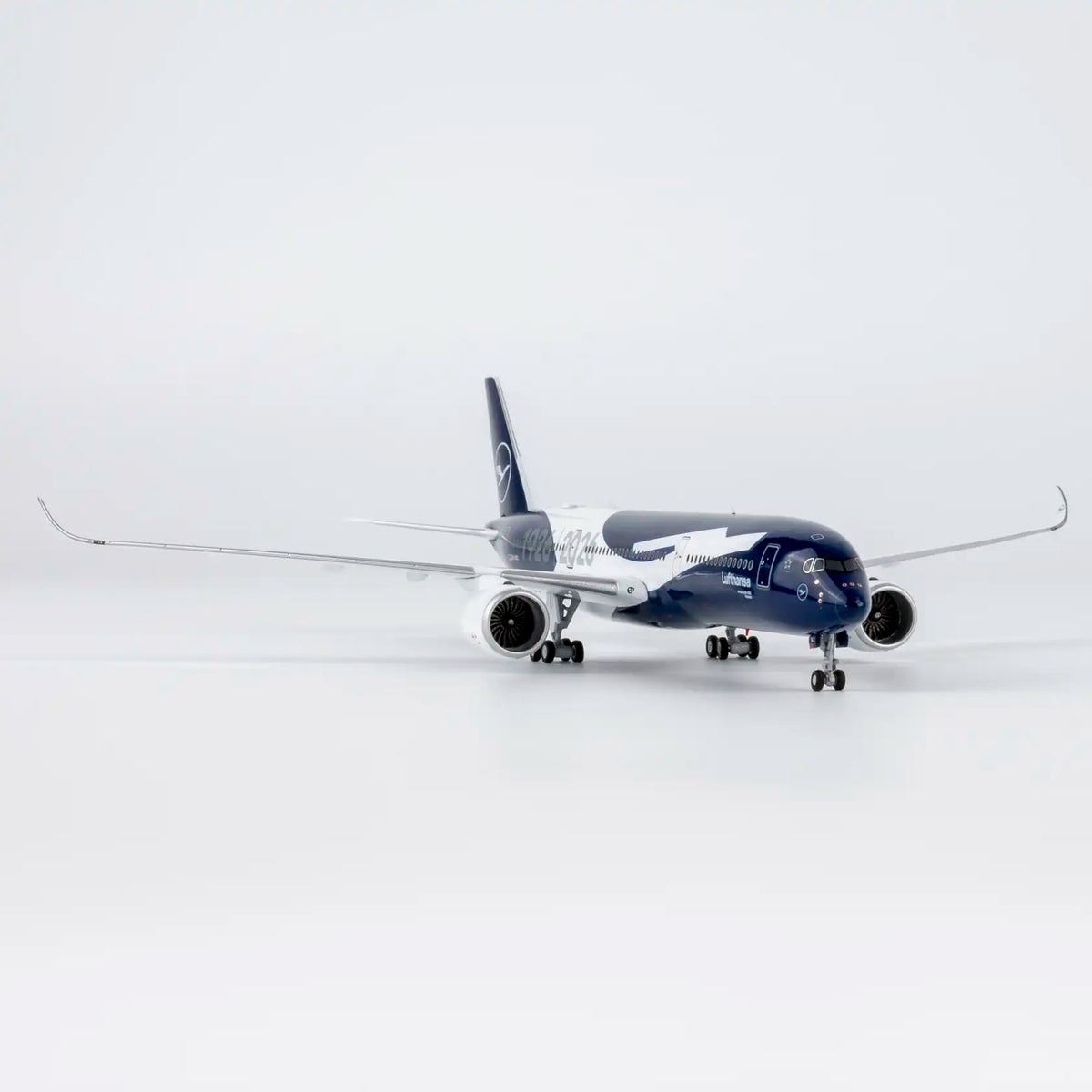 NG ULTIMATE 1:400 Lufthansa Airbus A350-900 D-AIXL "100 Years" 39130